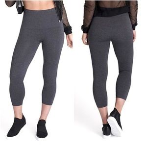 SPANX Look At Me Now Seamless Gray Crop Leggings Size Medium